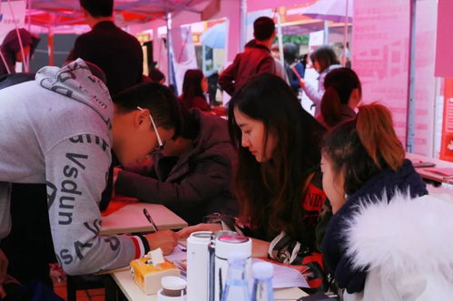 漳州市總工會(huì)舉辦大型企業(yè)用工招聘會(huì)圓滿(mǎn)落幕,助力企業(yè)開(kāi)門(mén)紅